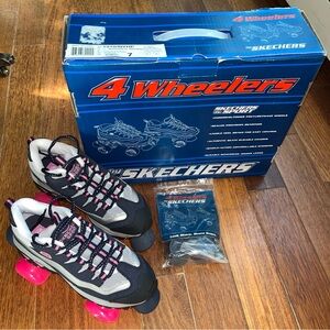 New SKECHERS SPORT 4 WHEELERS ROLLER SKATES Vtg Women 7 navy/hot pink 1910/NVHP